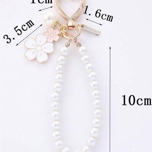 Faux pearl, flower charm and rhinestones keychain or bag charm - Picture 2 of 3
